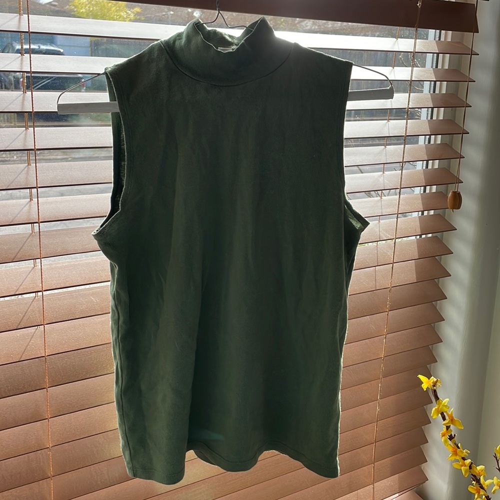 Super comfy, easy to dress up or down. Green, mock neck tank.